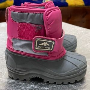 Arctic Ridge Snow boots size 9 months